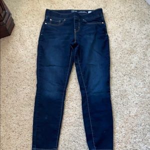 🔥🔥Levi Strauss signature pull-on skinny jeans